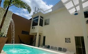 Casa com piscina, churrasqueira e terraço com vista pro mar!